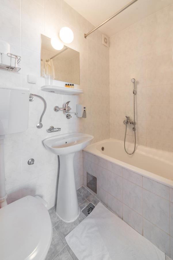 R Club Apartments Old Town Budva Luaran gambar
