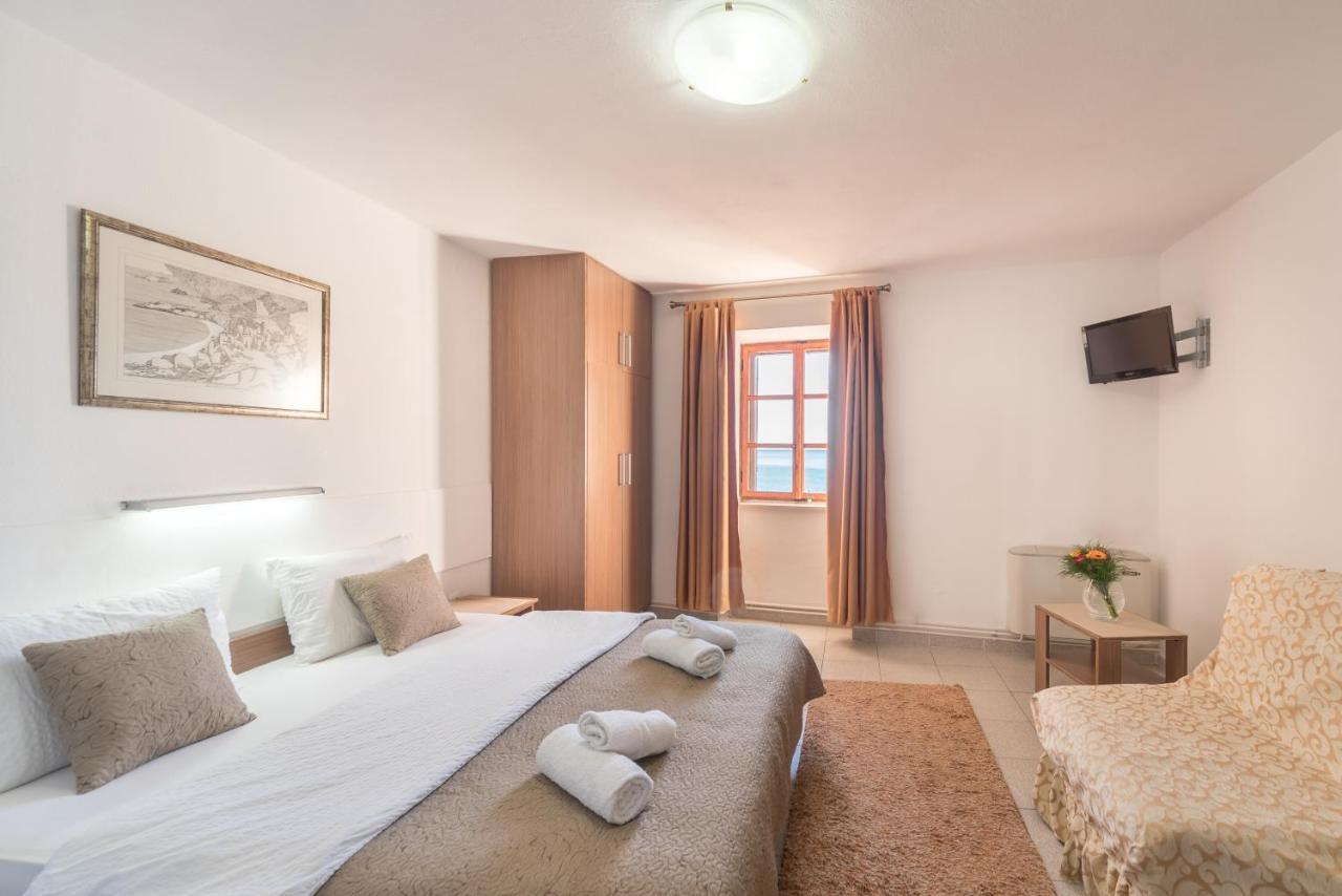 R Club Apartments Old Town Budva Luaran gambar