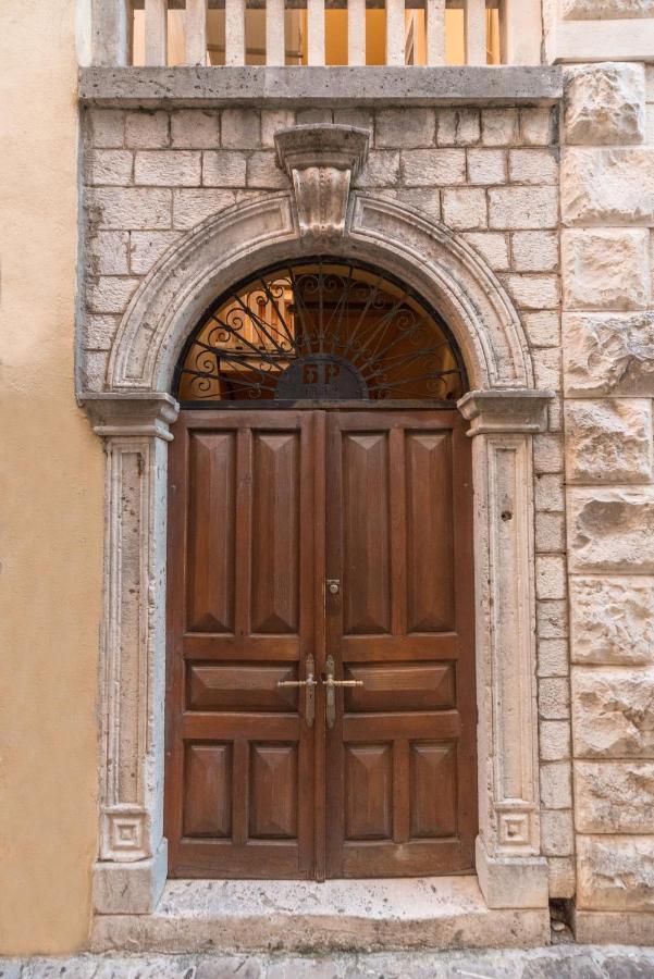 R Club Apartments Old Town Budva Luaran gambar